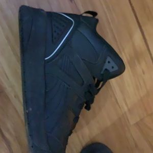 Men’s Black Puma in an 8 and a half